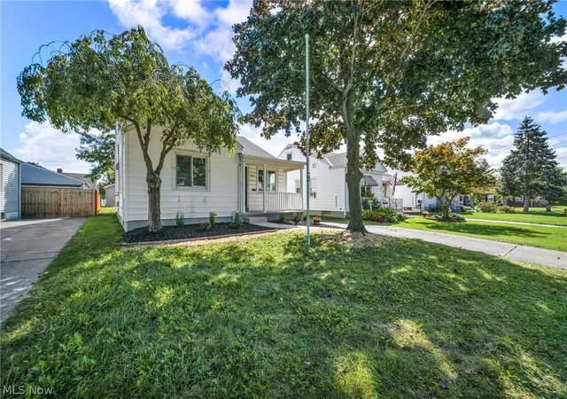Photo 3 of Single family home for sale at 1361 Leavitt Rd, Lorain, OH 44052 | MLS# 5244181 | Listing updated on 2026-09-28