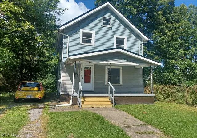 Photo 1 of Single family home for sale at 660 4th Street Sw, Warren, OH 44483 | MLS# 5246891 | Listing updated on 2026-09-25