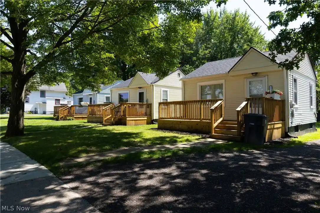 Photo 1 of Multi family home for sale at 1182 Youngstown Rd Se, Warren, OH 44484 | MLS# 5246673 | Listing updated on 2026-10-13