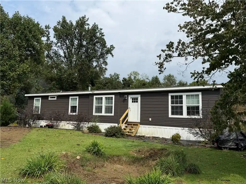 Photo 1 of Single family home for sale at 39 Ml View Dr, Parkersburg, WV 26104 | MLS# 5240600 | Listing updated on 2026-10-22