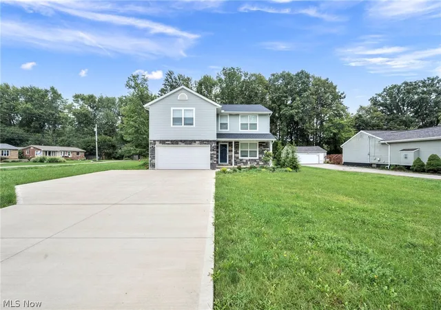 Photo 1 of Single family home for sale at 6823 Glendale Rd, North Ridgeville, OH 44039 | MLS# 5246819 | Listing updated on 2026-10-07