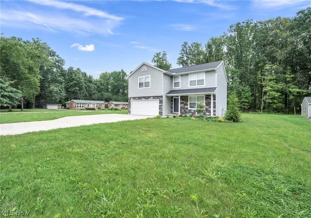 Photo 2 of Single family home for sale at 6823 Glendale Rd, North Ridgeville, OH 44039 | MLS# 5246819 | Listing updated on 2026-10-07