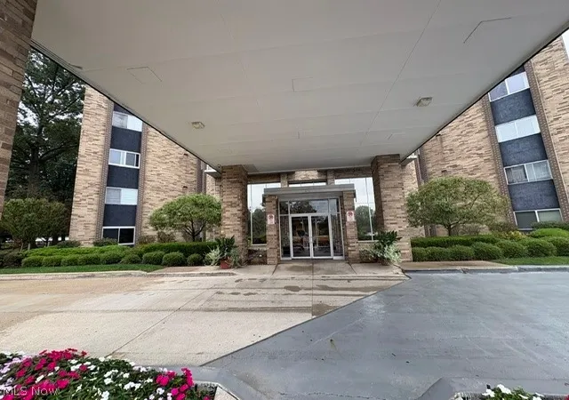Listing Photo 1 - Condo for sale in building located at 2112 Acacia Park Dr, Lyndhurst, OH 44124 - Unit #205