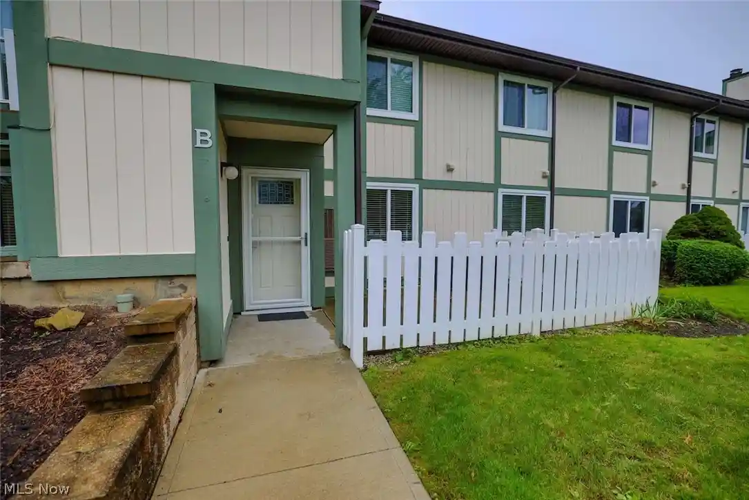 Listing Photo 1 - Condo for sale in 9010 Portage Pointe Dr located at 9010 Portage Pointe Dr, Napoleon, OH 44241 - Unit #5-B