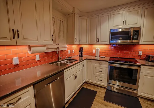 Listing Photo 5 - Condo for sale in building located at 9010 Portage Pointe Dr, Napoleon, OH 44241 - Unit #5-B