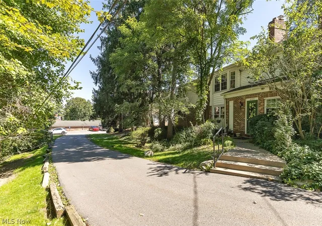 Listing Photo 3 - Condo for sale in building located at 6985 Carriage Hl Dr, Brecksville, OH 44141 - Unit #103