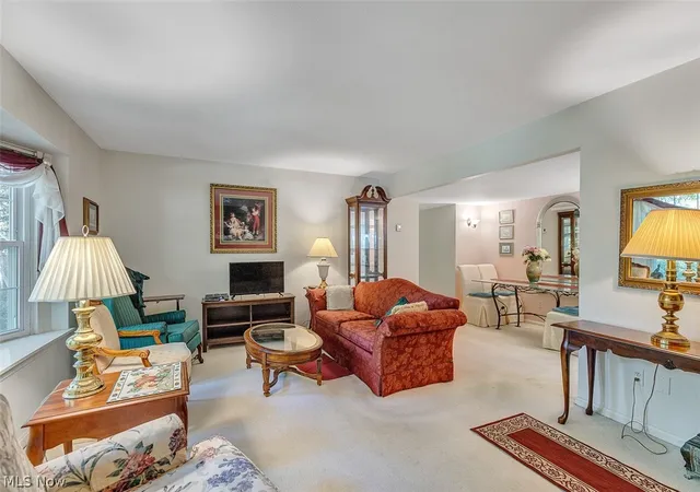 Listing Photo 4 - Condo for sale in building located at 6985 Carriage Hl Dr, Brecksville, OH 44141 - Unit #103