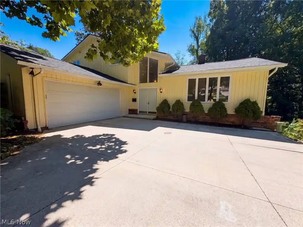 Single family home for sale at 33170 Ledge Hl Dr, Solon, OH 44139 | MLS# 5246745