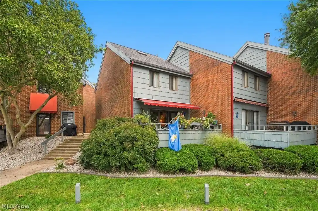 Listing Photo 2 - Condo for sale in 201-h Ohio St located at 201-h Ohio St, Marietta, OH 45750 - Unit 201-h Ohio St
