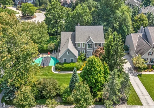 Photo 2 of Single family home for sale at 31723 Leeward Ct, Avon Lake, OH 44012 | MLS# 5246981 | Listing updated on 2026-10-06