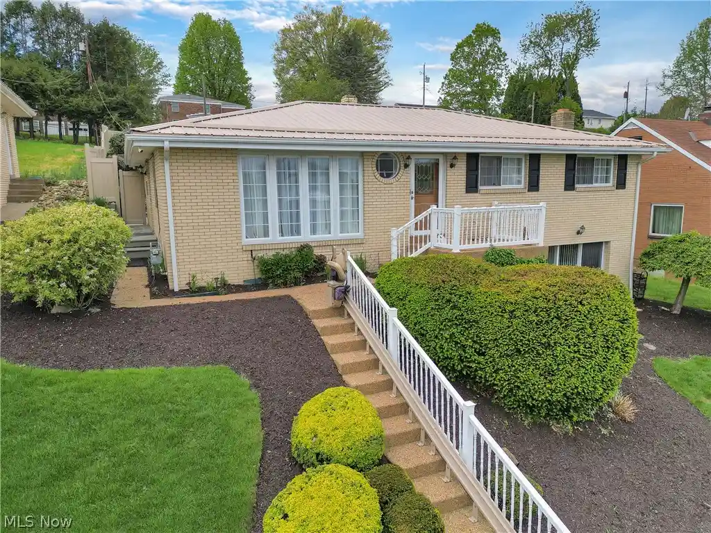 Photo 1 of Single family home for sale at 2711 Whitehaven Blvd, Steubenville, OH 43952 | MLS# 5247078 | Listing updated on 2026-10-23