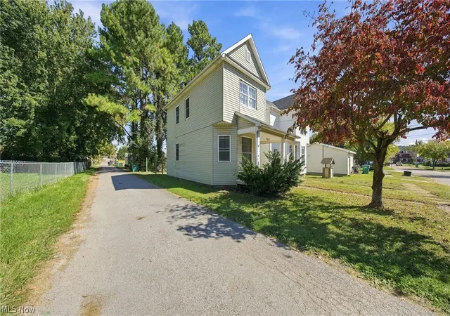Photo 3 of Single family home for sale at 1011 Tefft St, Parkersburg, WV 26101 | MLS# 5246896 | Listing updated on 2026-10-11