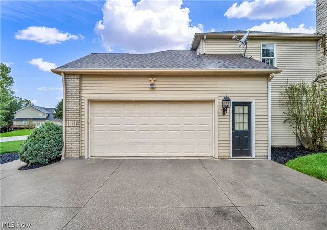 Photo 3 of Single family home for sale at 1413 Ashford Glen Ln, Northfield, OH 44067 | MLS# 5246618 | Listing updated on 2026-10-09