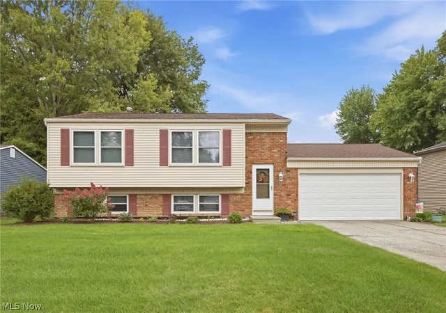 Photo 1 of Sale Pending at 26959 Southwood Ln, Olmsted Twp, OH 44138 | MLS# 5246805 | Listing updated on 2026-09-27