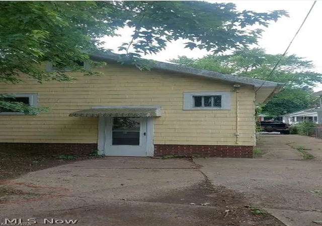 Photo 2 of Single family home for sale at 3842 Watson Ave, Toledo, OH 43612 | MLS# 5247356 | Listing updated on 2026-10-08