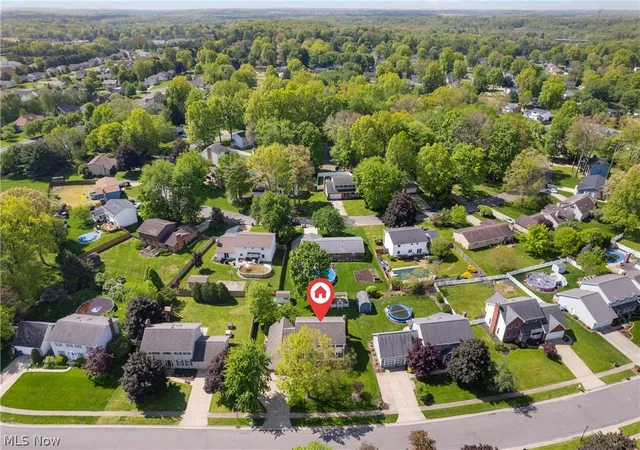 Photo 3 of Single family home for sale at 881 Dan Ave, Canal Fulton, OH 44614 | MLS# 5246964 | Listing updated on 2026-10-09