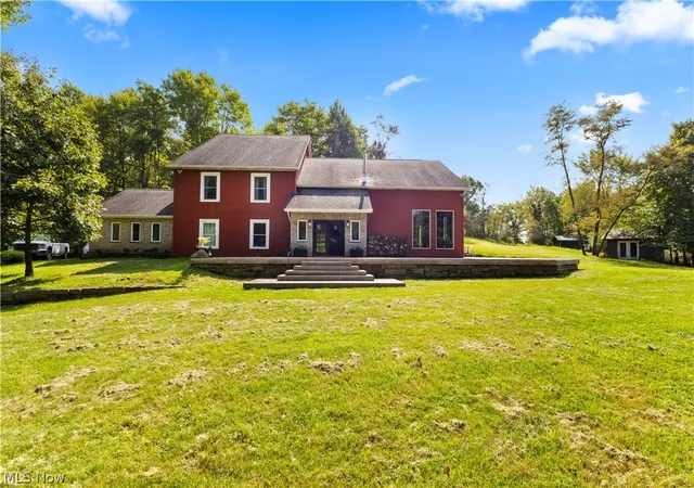 Photo 1 of Single family home for sale at 206 Deepwoods Ln, Weirton, WV 26062 | MLS# 5246290 | Listing updated on 2026-09-23