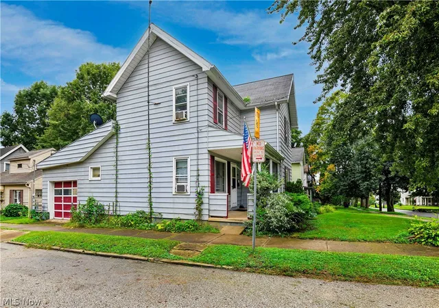 Photo 2 of Single family home for sale at 593 E Perry St, Salem, OH 44460 | MLS# 5247032 | Listing updated on 2026-10-05