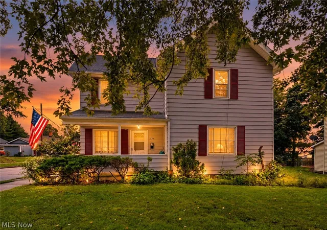 Photo 3 of Single family home for sale at 593 E Perry St, Salem, OH 44460 | MLS# 5247032 | Listing updated on 2026-10-05
