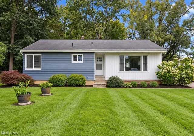 Photo 1 of Single family home for sale at 6860 Murray Ridge Rd, Elyria, OH 44035 | MLS# 5247395 | Listing updated on 2026-09-25