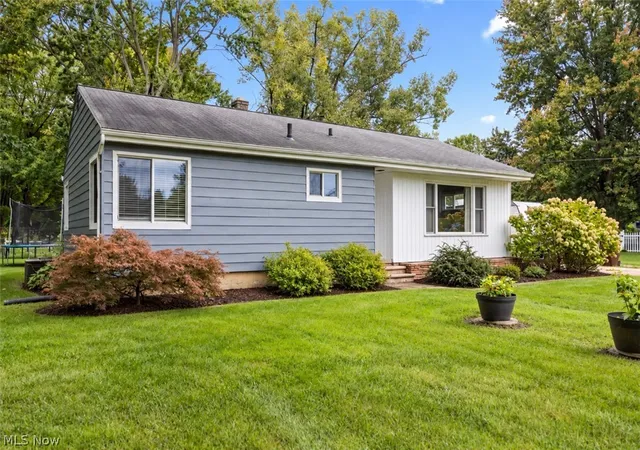 Photo 2 of Single family home for sale at 6860 Murray Ridge Rd, Elyria, OH 44035 | MLS# 5247395 | Listing updated on 2026-09-25