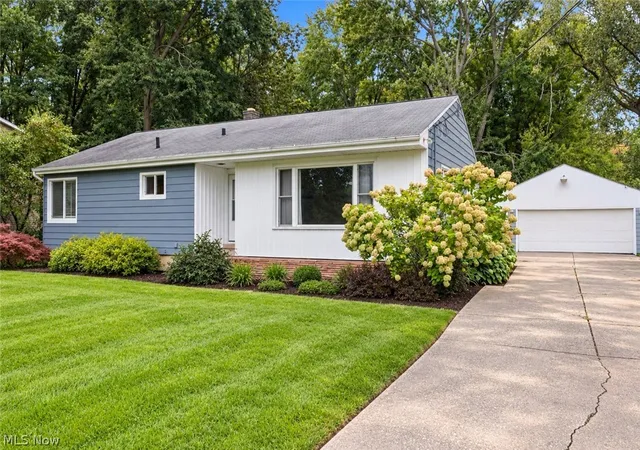 Photo 3 of Single family home for sale at 6860 Murray Ridge Rd, Elyria, OH 44035 | MLS# 5247395 | Listing updated on 2026-09-25