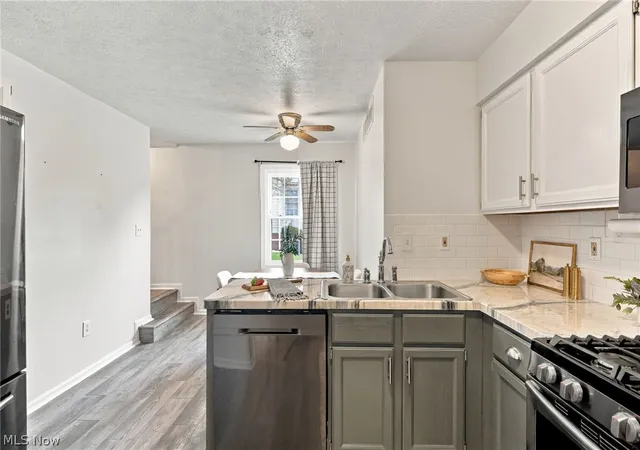 Listing Photo 4 - Condo for sale in building located at 1760 Cortland Ln, Broadview Heights, OH 44147 - Unit #15-3