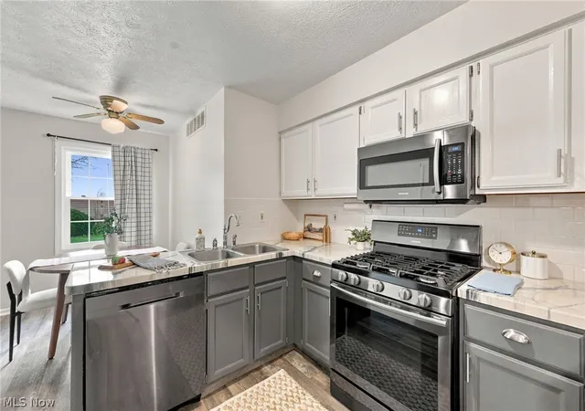 Listing Photo 5 - Condo for sale in building located at 1760 Cortland Ln, Broadview Heights, OH 44147 - Unit #15-3