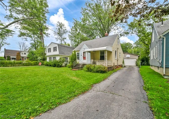 Photo 2 of Single family home for sale at 111 Forest Hl Dr, Avon Lake, OH 44012 | MLS# 5246803 | Listing updated on 2026-09-30