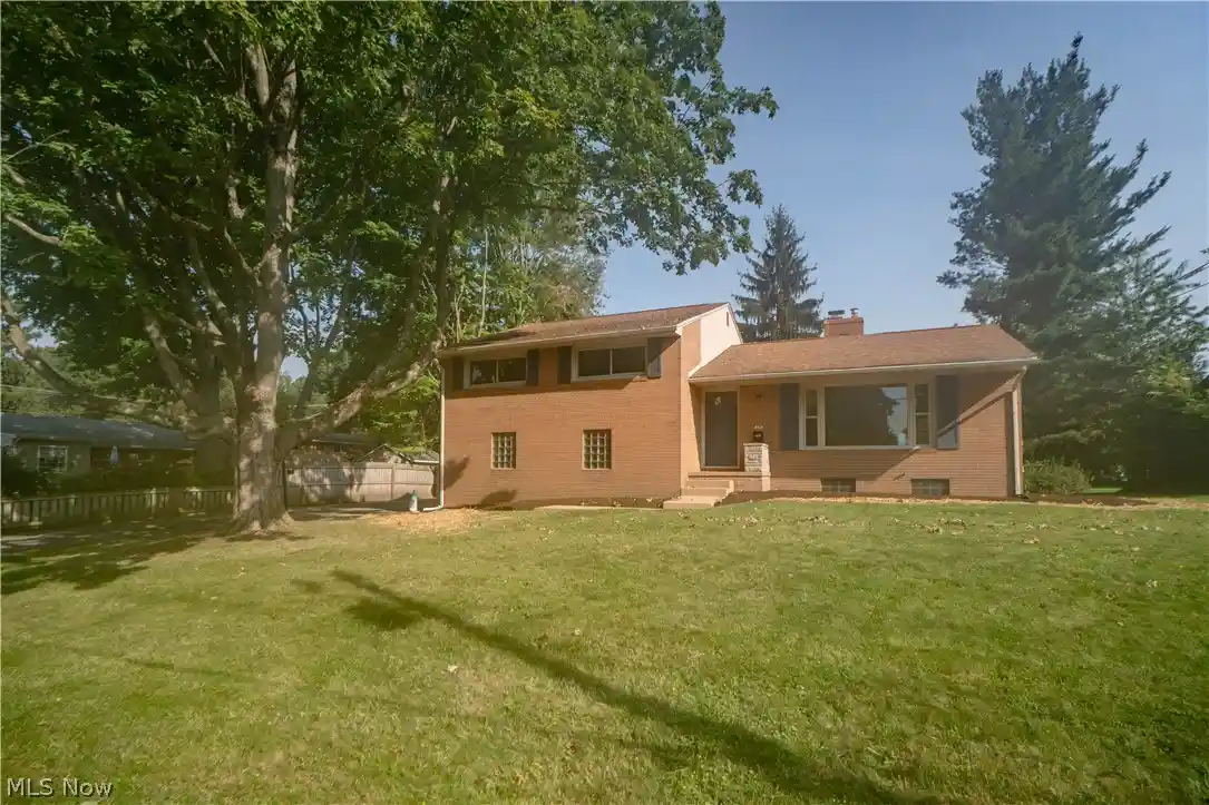 Photo 1 of Single family home for sale at 615 Summit St Se, North Canton, OH 44720 | MLS# 5247490 | Listing updated on 2026-10-15