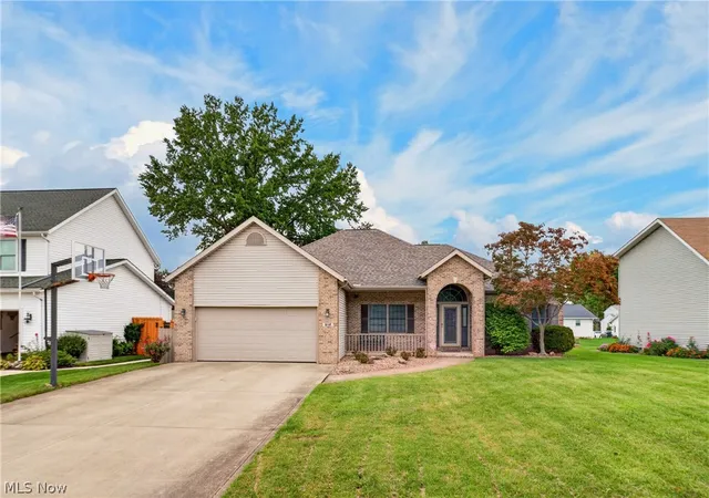 Photo 2 of Single family home for sale at 612 Bayberry Rd, Lorain, OH 44053 | MLS# 5247345 | Listing updated on 2026-10-03
