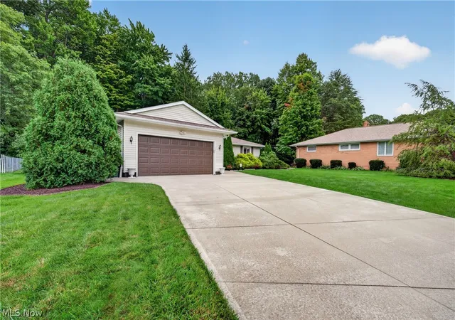 Photo 2 of Sale Pending at 1597 Windsor Cir, Cleveland, OH 44124 | MLS# 5243544 | Listing updated on 2026-10-06