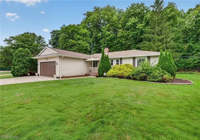 Photo 3 of Sale Pending at 1597 Windsor Cir, Cleveland, OH 44124 | MLS# 5243544 | Listing updated on 2026-10-06