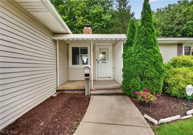 Photo 3 of Sale Pending at 1597 Windsor Cir, Cleveland, OH 44124 | MLS# 5243544 | Listing updated on 2026-10-06