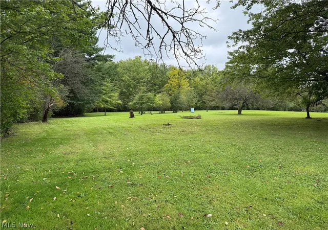 Photo 3 of Sale Pending at 9969 Edwards Ln, Chagrin Falls, OH 44023 | MLS# 5247104 | Listing updated on 2026-09-29
