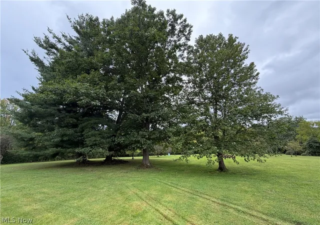 Photo 4 of Sale Pending at 9969 Edwards Ln, Chagrin Falls, OH 44023 | MLS# 5247104 | Listing updated on 2026-09-29