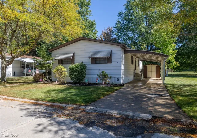 Photo 2 of Single family home for sale at 8 Dogwood Ln, Olmsted Twp, OH 44138 | MLS# 5247448 | Listing updated on 2026-09-24