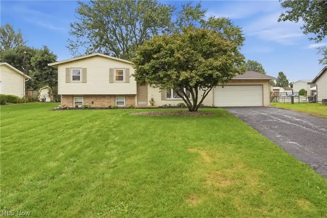 Photo 1 of Single family home for sale at 8008 Garnet Ave Ne, Canton, OH 44721 | MLS# 5246321 | Listing updated on 2026-10-21