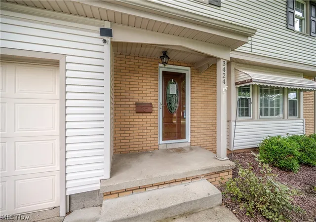 Photo 2 of Single family home for sale at 3424 Tall Oaks Ln, Youngstown, OH 44511 | MLS# 5247117 | Listing updated on 2026-10-08