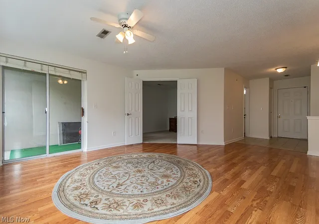 Listing Photo 5 - Condo for sale in building located at 180 Fox Holw Dr, Mayfield Heights, OH 44124 - Unit #103