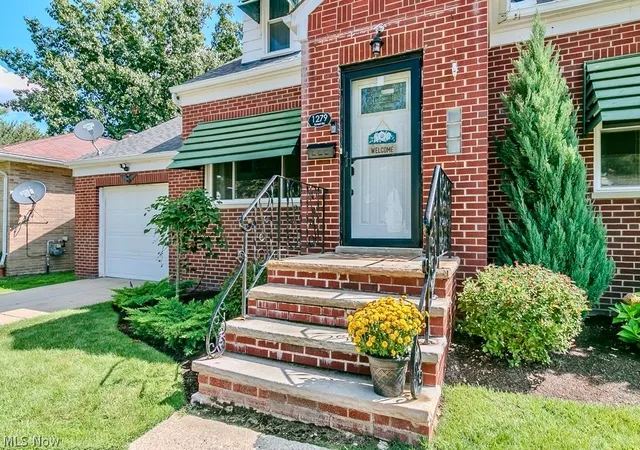 Photo 3 of Sale Pending at 1279 Sunset Rd, Cleveland, OH 44124 | MLS# 5244468 | Listing updated on 2026-09-28