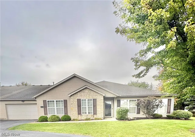 Condo for sale at 2146 University Cmns Dr SE, Massillon, OH 44646 | MLS# 5247073