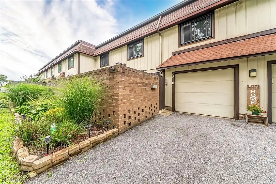 Photo 1 of Condo for sale at 9956 Johnnycake Ridge Rd #E15, Concord Township, OH 44077 | MLS# 5246794 | Listing updated on 2026-10-31