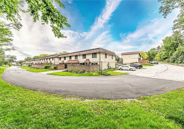 Photo 3 of Sale Pending at 9956 Johnnycake Ridge Rd #E15, Concord Township, OH 44077 | MLS# 5246794 | Listing updated on 2026-10-10