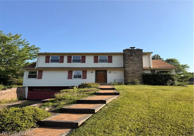 Photo 1 of Sale Pending at 1586 Royalwood Rd, Broadview Heights, OH 44147 | MLS# 5245482 | Listing updated on 2026-10-02