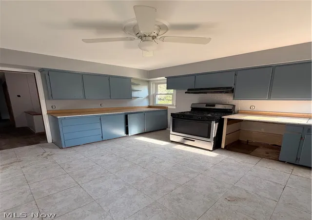 Photo 3 of Sale Pending at 1586 Royalwood Rd, Broadview Heights, OH 44147 | MLS# 5245482 | Listing updated on 2026-10-02