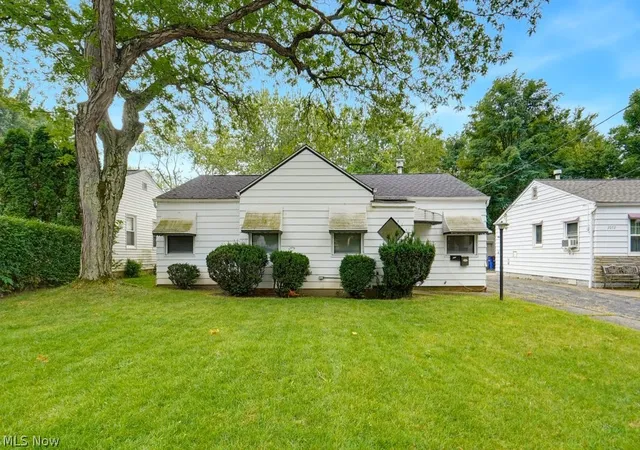 Photo 1 of Single family home for sale at 2076 N Green Rd, Cleveland, OH 44121 | MLS# 5247524 | Listing updated on 2026-10-01