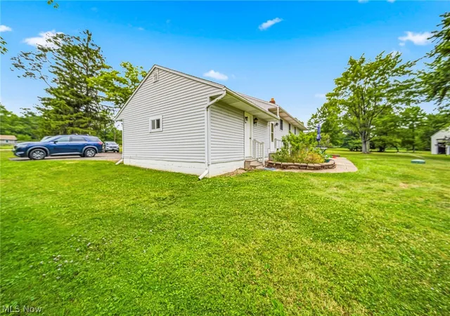 Photo 4 of Sale Pending at 8625 Ravenna Rd, Chardon, OH 44024 | MLS# 5247541 | Listing updated on 2026-10-01