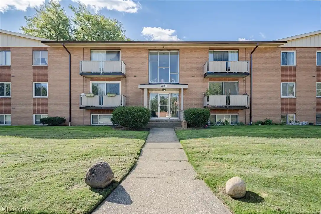 Condo for sale at 22051 River Oaks Dr #B11, Rocky River, OH 44116 | MLS# 5244780