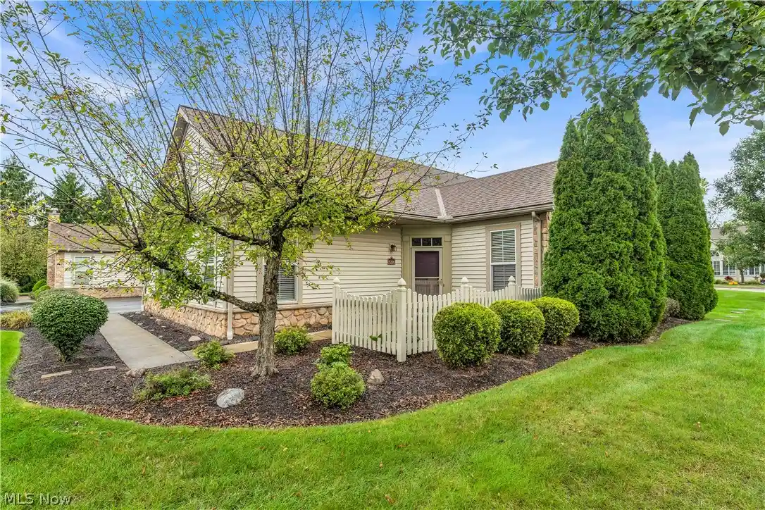 Listing Photo 1 - Condo for sale in 5201 Redford Dr located at 5201 Redford Dr, Brunswick, OH 44212 - Unit 5201 Redford Dr